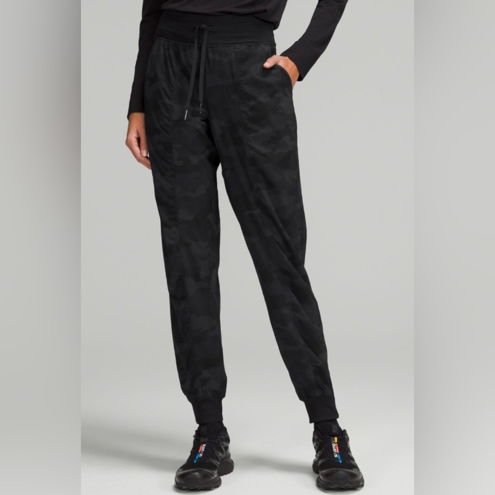 Lululemon Dance Studio MR Jogger sz 2